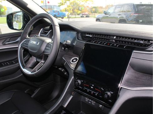 New 2025 Jeep Grand Cherokee Limited image 26