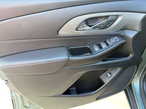 Used 2023 Chevrolet Traverse LT FWD image 13