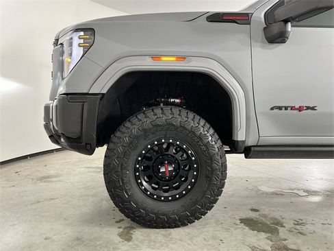 Used 2024 GMC Sierra 2500 AT4X image 34