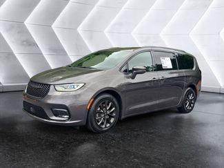 Used 2021 Chrysler Pacifica Touring w/ S Appearance Package FWD video 1