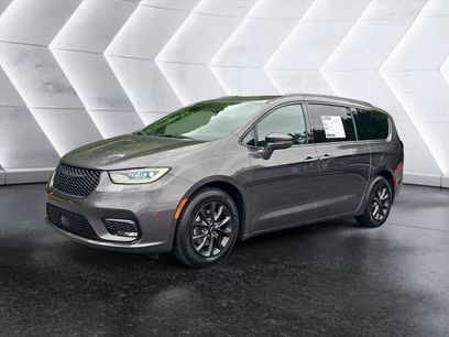 Used 2021 Chrysler Pacifica Touring w/ S Appearance Package