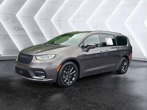 Used 2021 Chrysler Pacifica Touring w/ S Appearance Package FWD image 1