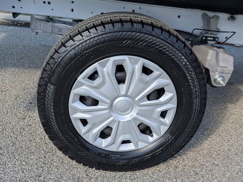 Used 2023 Ford E-Transit image 34