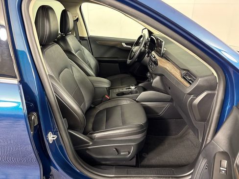 Used 2020 Ford Escape Titanium w/ Titanium Premium Package 2.0 AWD/4WD image 4
