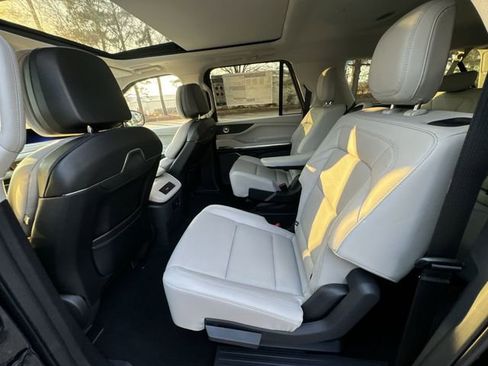 New 2026 Lincoln Navigator L Reserve AWD/4WD image 23