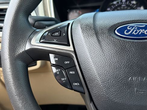 Used 2016 Ford Fusion SE FWD image 25