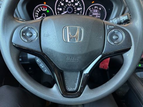 Used 2022 Honda HR-V LX image 3