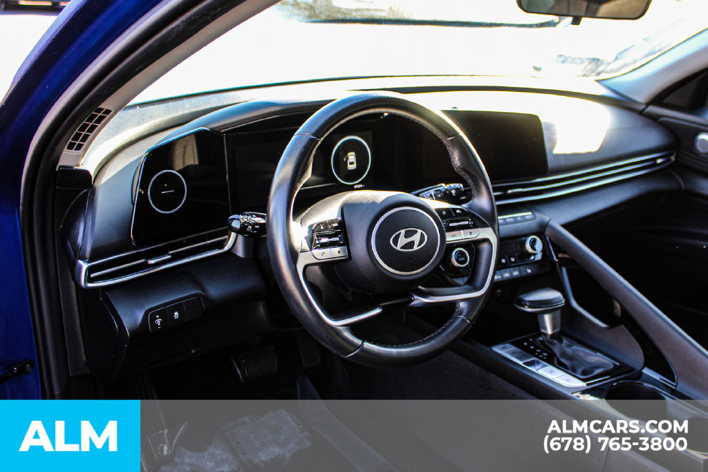 Used 2025 Hyundai Elantra SEL FWD image 17