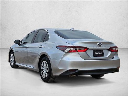 Used 2021 Toyota Camry LE image 7
