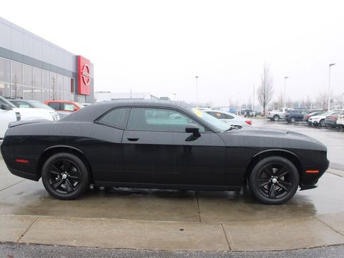 Used 2018 Dodge Challenger SXT image 6