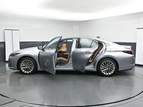 Used 2022 Lexus ES 350 Ultra Luxury w/ Accessory Package FWD image 37