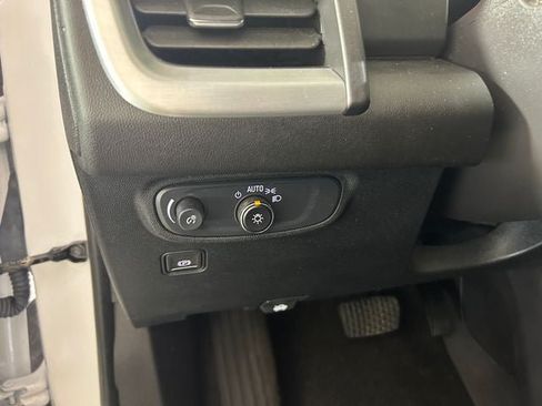 Used 2024 GMC Terrain SLE FWD image 18