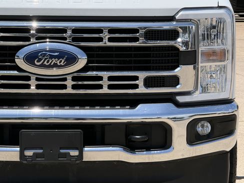 Used 2023 Ford F250 XLT w/ FX4 Off-Road Package AWD/4WD image 12