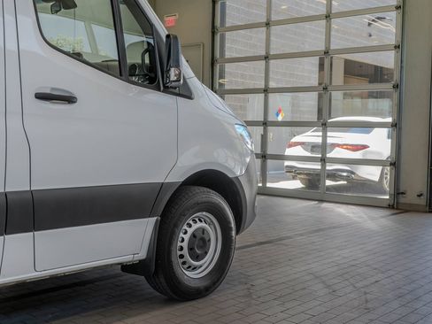 Used 2025 Mercedes-Benz Sprinter 2500 image 30