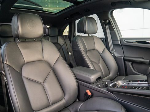 Certified 2026 Porsche Macan AWD/4WD image 27