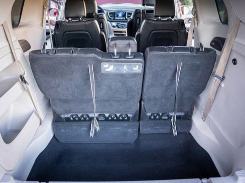 Used 2017 Chrysler Pacifica Touring-L Plus image 31