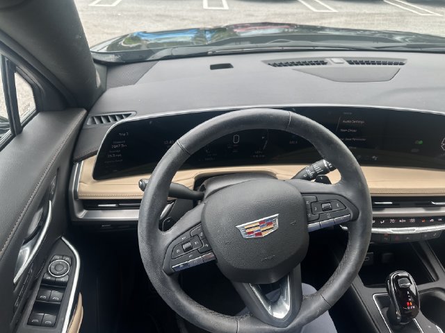 Used 2024 Cadillac XT4 Premium Luxury FWD image 13