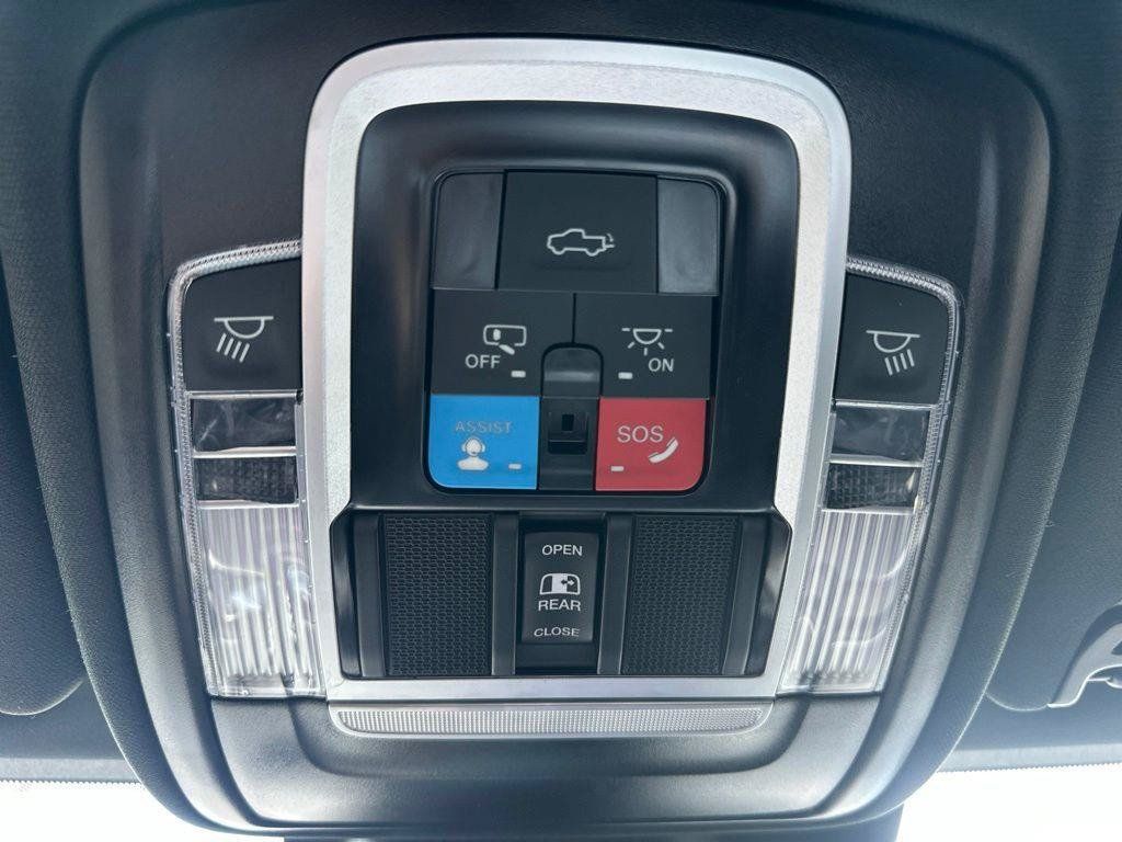Used 2024 RAM 2500 Limited AWD/4WD image 43