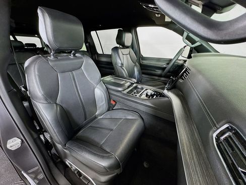 Used 2023 Jeep Wagoneer L Series II AWD/4WD image 30