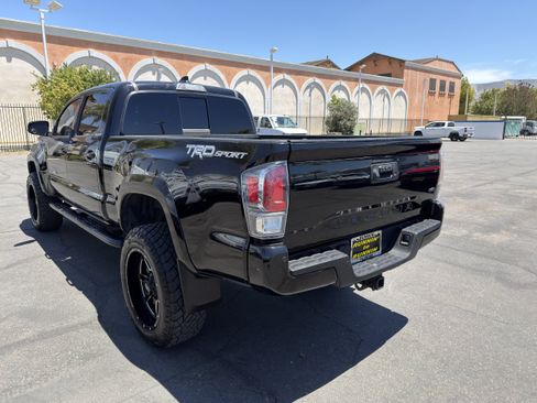 Used 2021 Toyota Tacoma TRD Sport w/ Technology Package RWD image 6