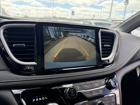 New 2026 Chrysler Pacifica Select image 46