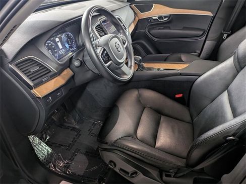 Certified 2022 Volvo XC90 T6 Momentum w/ Climate Package image 15
