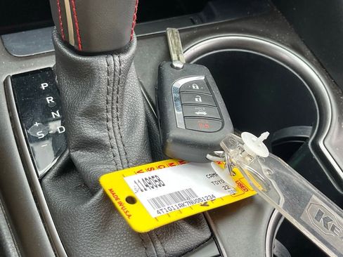 Used 2022 Toyota Camry SE w/ TRD Appearance Package (TMS) FWD image 9