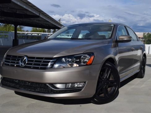 Used 2015 Volkswagen Passat TDI SE image 4