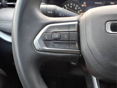 Used 2025 Jeep Compass Latitude image 15