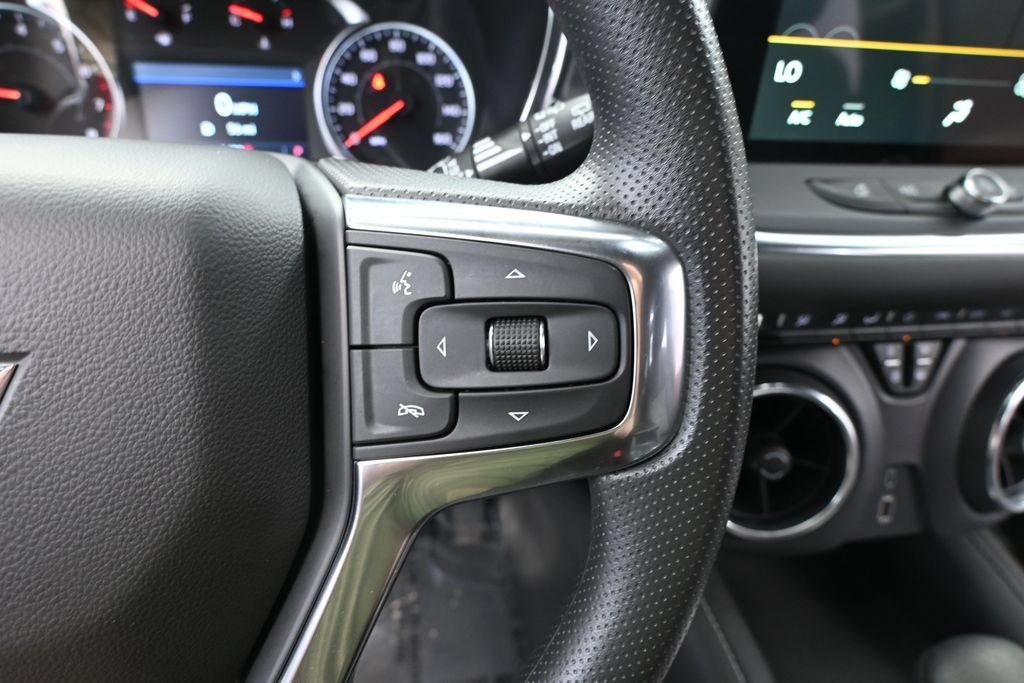 Used 2025 Chevrolet Blazer LT AWD/4WD image 20