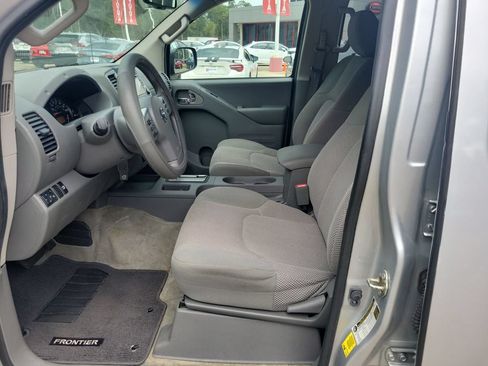 Used 2017 Nissan Frontier SV w/ SV Value Truck Package RWD image 18