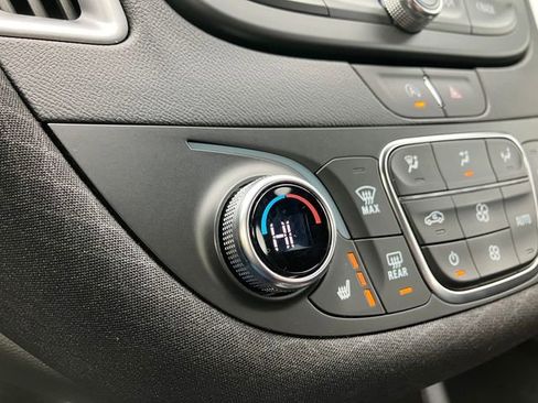 Used 2025 Chevrolet Malibu LT image 4