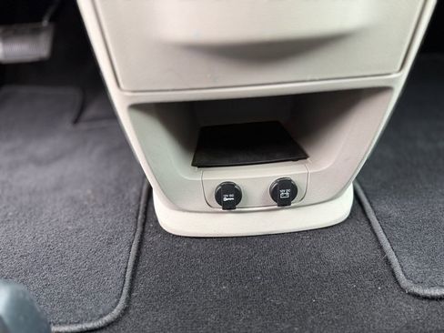 Used 2019 Dodge Grand Caravan SE w/ UConnect Hands-Free Group FWD image 23