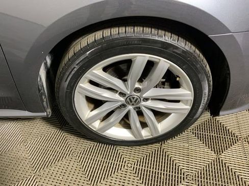 Used 2018 Volkswagen Passat 2.0T SE FWD image 12