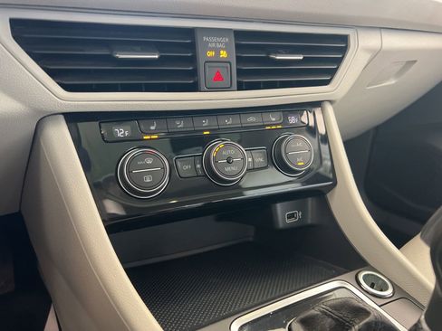 Used 2019 Volkswagen Jetta SE FWD image 18