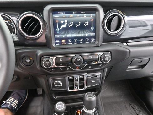 Used 2023 Jeep Wrangler Unlimited Sahara AWD/4WD image 20