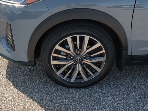 Used 2024 Nissan Kicks SV FWD image 11