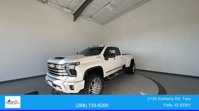 Used 2025 Chevrolet Silverado 3500 High Country w/ Technology Package AWD/4WD image 3