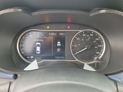 Used 2025 Nissan Versa SV FWD image 20