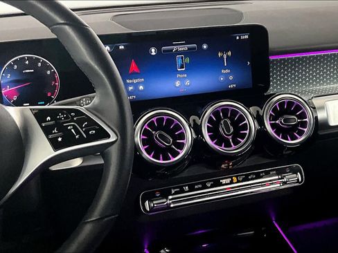 Used 2025 Mercedes-Benz GLB 250 4MATIC image 6