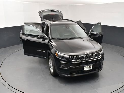 Used 2024 Jeep Compass Latitude w/ Sun and Sound Group image 25