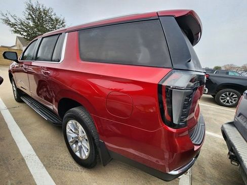 Used 2025 Chevrolet Suburban Premier image 4