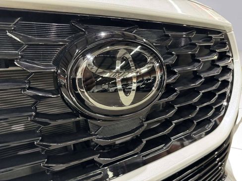 Used 2023 Toyota Highlander XSE AWD/4WD image 11