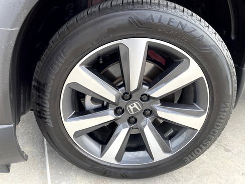 Certified 2023 Honda Pilot Touring image 6