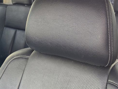 Used 2020 Nissan Titan SL w/ Moonroof Package image 14