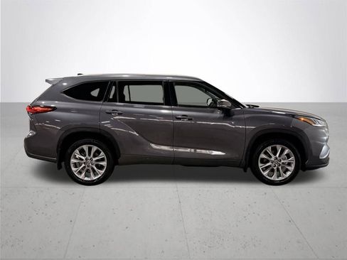 Used 2023 Toyota Highlander Limited AWD/4WD image 9