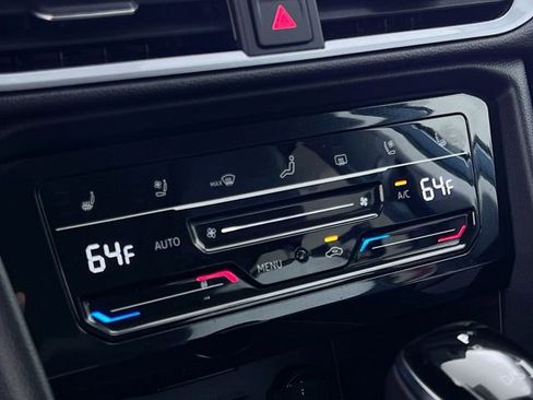 Used 2025 Volkswagen Taos SEL image 19