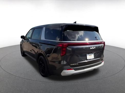 Used 2026 Kia Carnival FWD image 11
