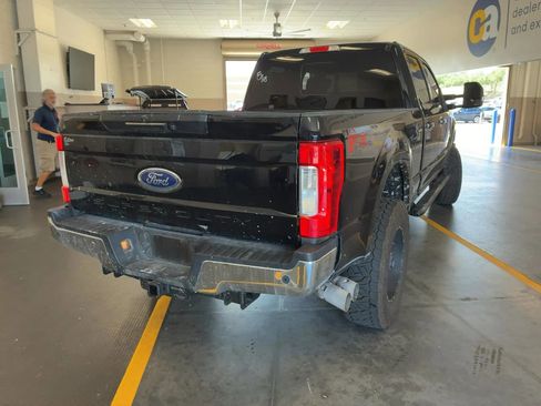 Used 2018 Ford F250 Lariat w/ Lariat Value Package AWD/4WD image 2