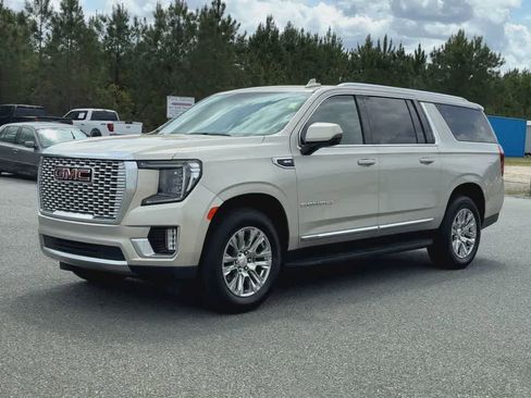 Used 2024 GMC Yukon XL Denali image 4